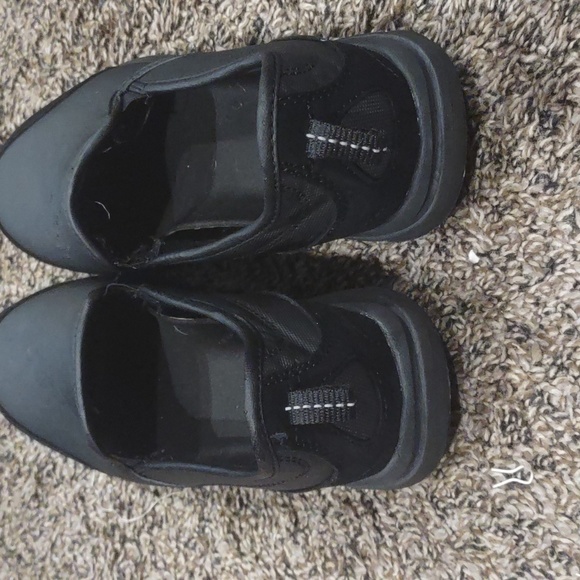 Slip resistant shoes - Picture 7 of 7